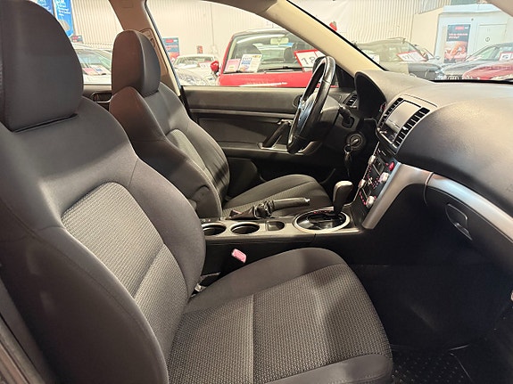 Subaru Legacy 10 of 12