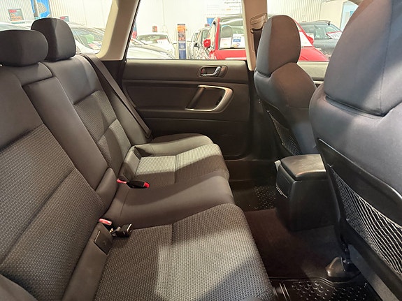 Subaru Legacy 11 of 12