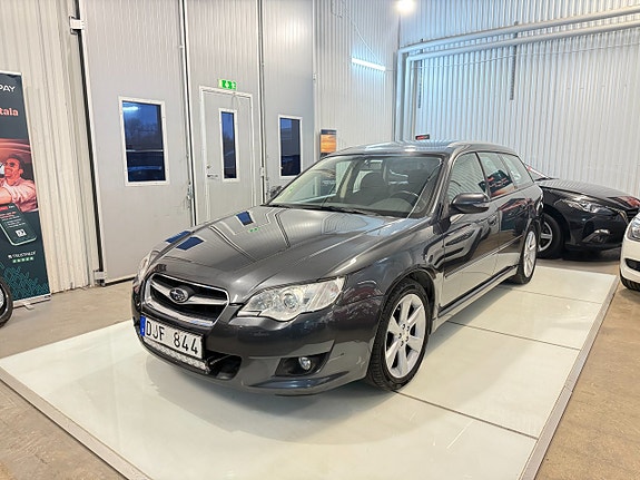 Subaru Legacy 4 of 5