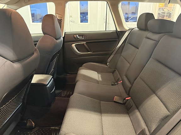 Subaru Legacy 9 of 12