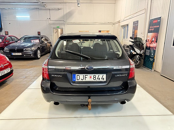 Subaru Legacy 12 of 12