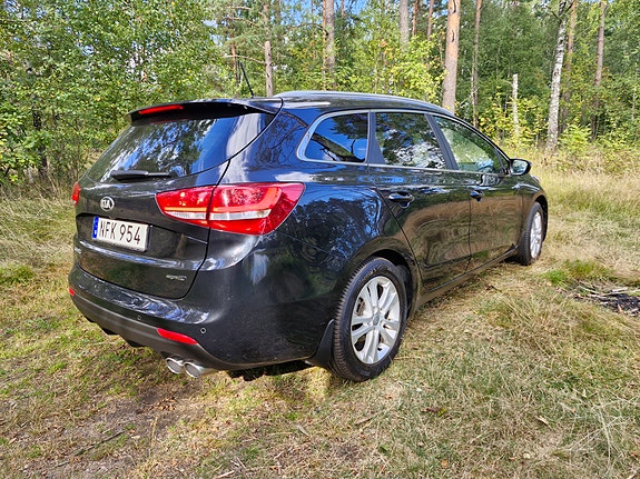 Kia Ceed 3 of 8