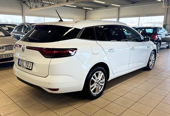Renault Megane IV 4 of 5