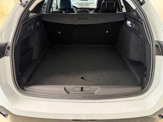Peugeot 308 SW 4 of 5