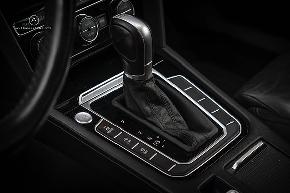 Volkswagen Passat 11 of 24