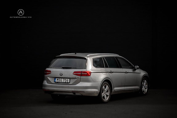 Volkswagen Passat 22 of 24