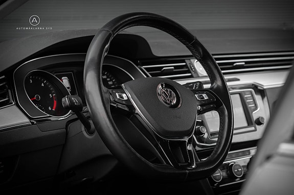 Volkswagen Passat 7 of 24