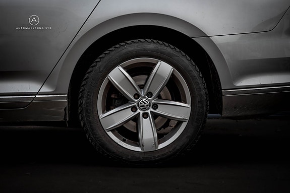 Volkswagen Passat 21 of 24