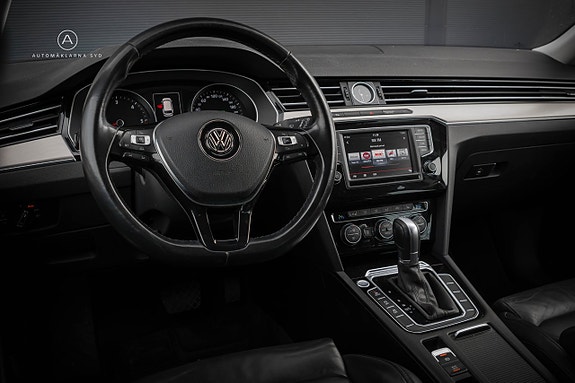 Volkswagen Passat 9 of 24