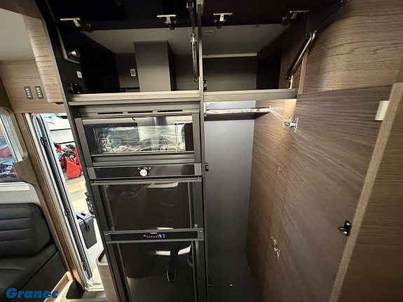 Adria Supersonic 890 LC - Mercedes Benz CDI 170 16 of 21