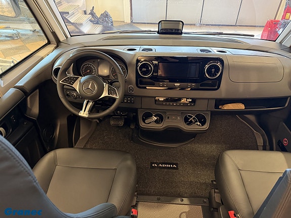 Adria Supersonic 890 LC - Mercedes Benz CDI 170 8 of 21