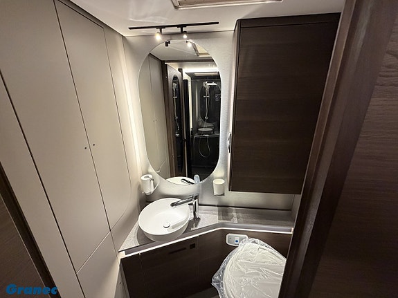 Adria Supersonic 890 LC - Mercedes Benz CDI 170 18 of 21