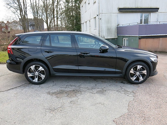 Volvo V60 Cross Country 4 of 5