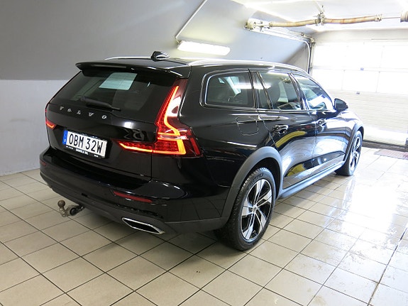 Volvo V60 Cross Country 3 of 5