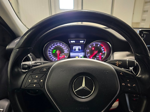 Mercedes-Benz GLA200 14 of 20