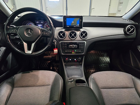 Mercedes-Benz GLA200 18 of 20