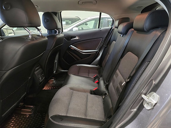Mercedes-Benz GLA200 13 of 20