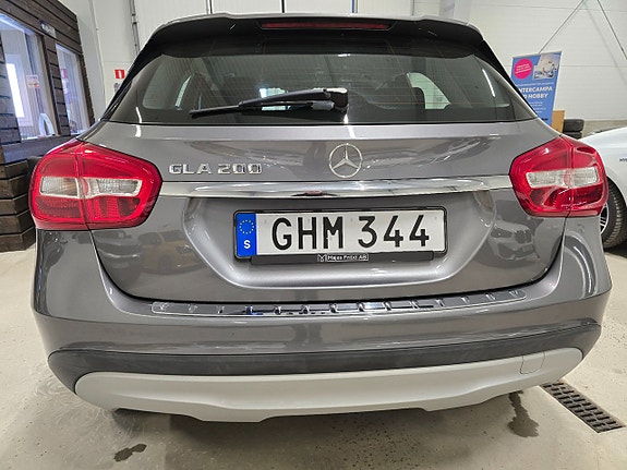 Mercedes-Benz GLA200 6 of 20
