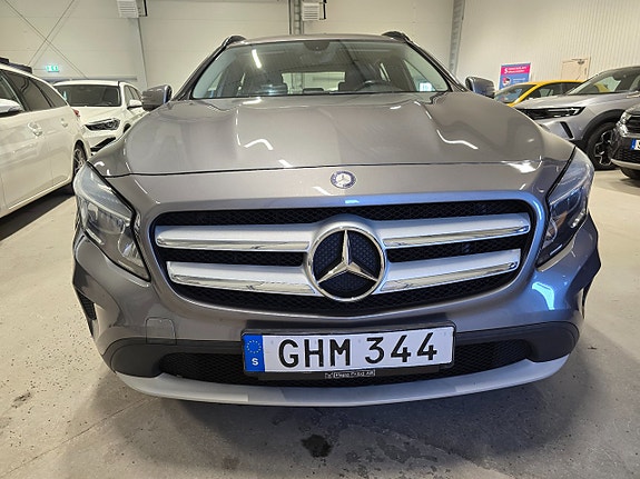 Mercedes-Benz GLA200 3 of 5
