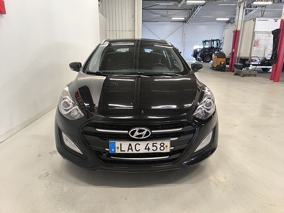 Hyundai i30 2 of 9