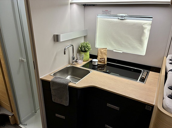 Adria Matrix 670 SL 60y 11 of 16