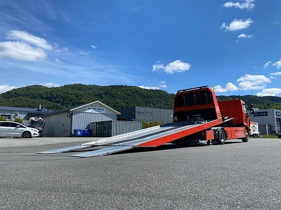 Bärgningsbil Isoli Slide 4 på Volvo FL 16 2 of 8