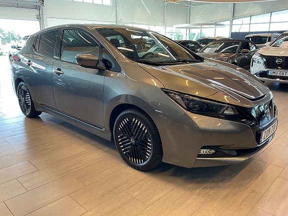 Nissan Leaf 3 of 5