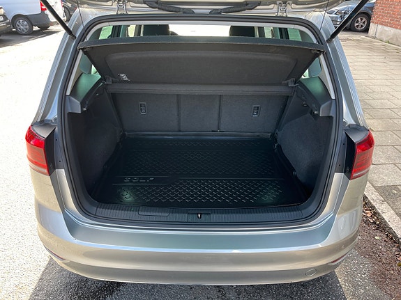 Volkswagen Golf Sportsvan 6 of 10