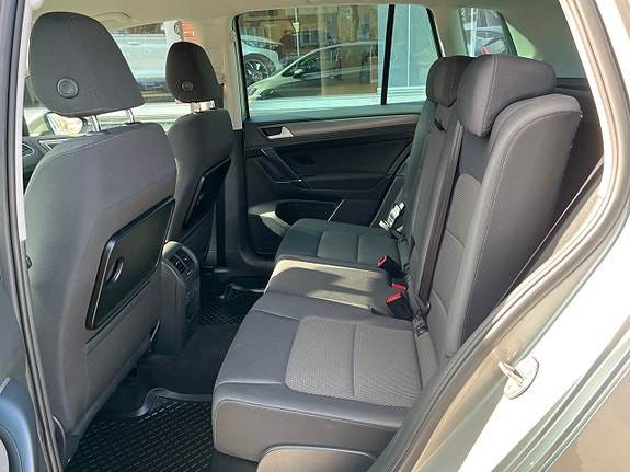 Volkswagen Golf Sportsvan 9 of 10