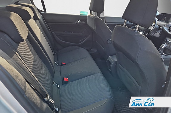 Peugeot 308 7 of 9