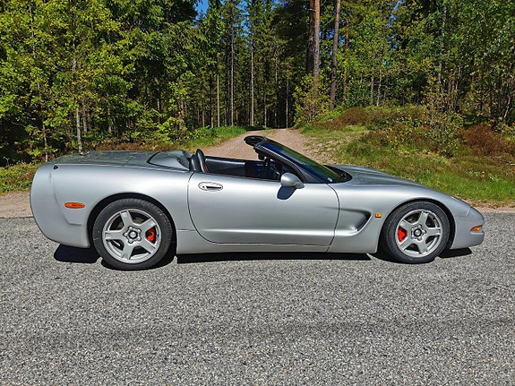 Chevrolet Corvette 4 of 5