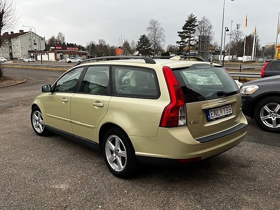 Volvo V50 3 of 5