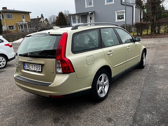 Volvo V50 4 of 5