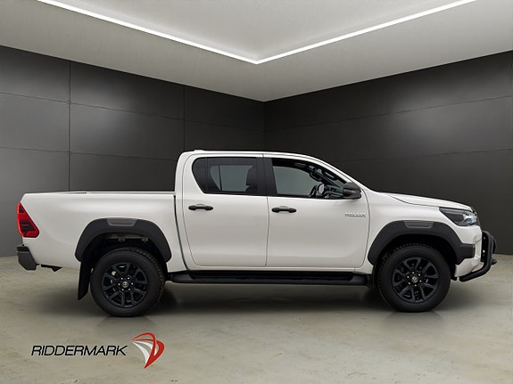 Toyota HiLux 2 of 5