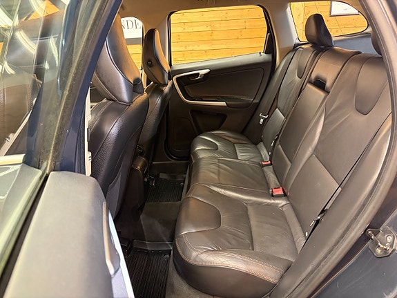 Volvo XC60 16 of 22