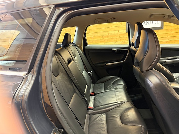 Volvo XC60 18 of 22