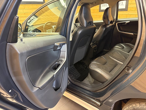 Volvo XC60 15 of 22