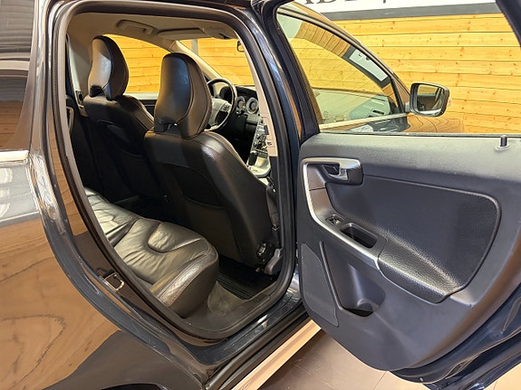 Volvo XC60 17 of 22