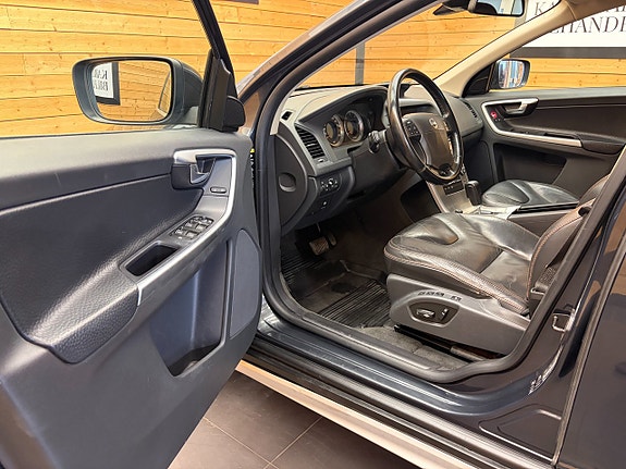 Volvo XC60 13 of 22