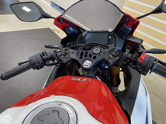 Yamaha YZF-R3 Anniversary White 5 of 8