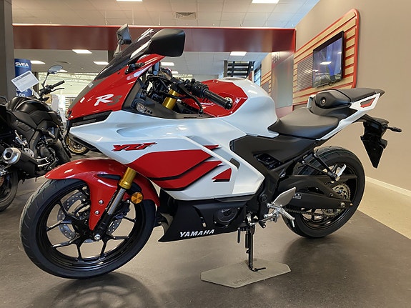 Yamaha YZF-R3 Anniversary White 6 of 8