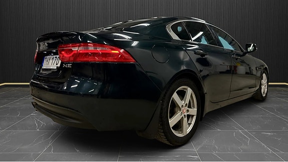 Jaguar XE 4 of 5