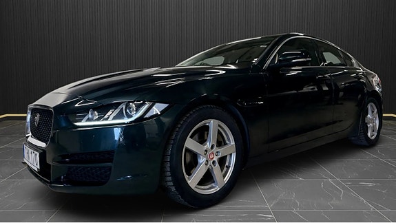 Jaguar XE 2 of 5