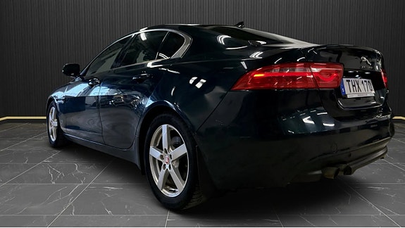 Jaguar XE 3 of 5