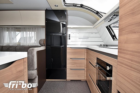 Adria 753 HT Alpina, Långbäddar, *Åretrunt & Vinteranpassad 2 of 5