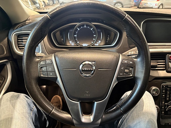Volvo V40 Cross Country 12 of 14