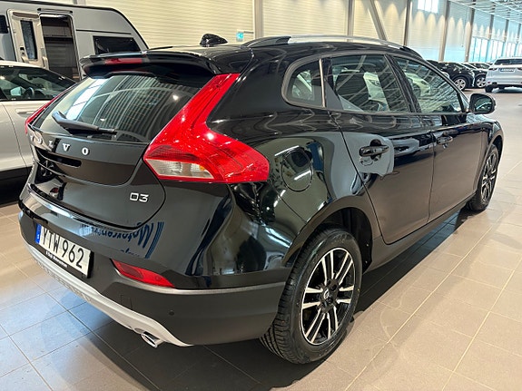 Volvo V40 Cross Country 8 of 14