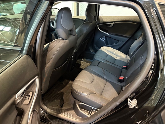 Volvo V40 Cross Country 9 of 14