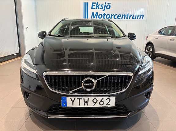 Volvo V40 Cross Country 2 of 5