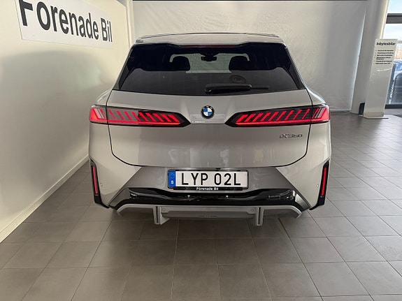BMW iX3 15 of 18